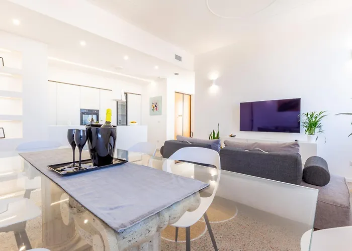 Apartment Adventura Penthouse Rom